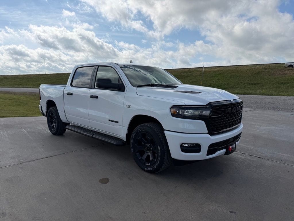 New 2026 Ram 1500 EXPRESS CREW CAB 4X4 5'7 BOX Pickup