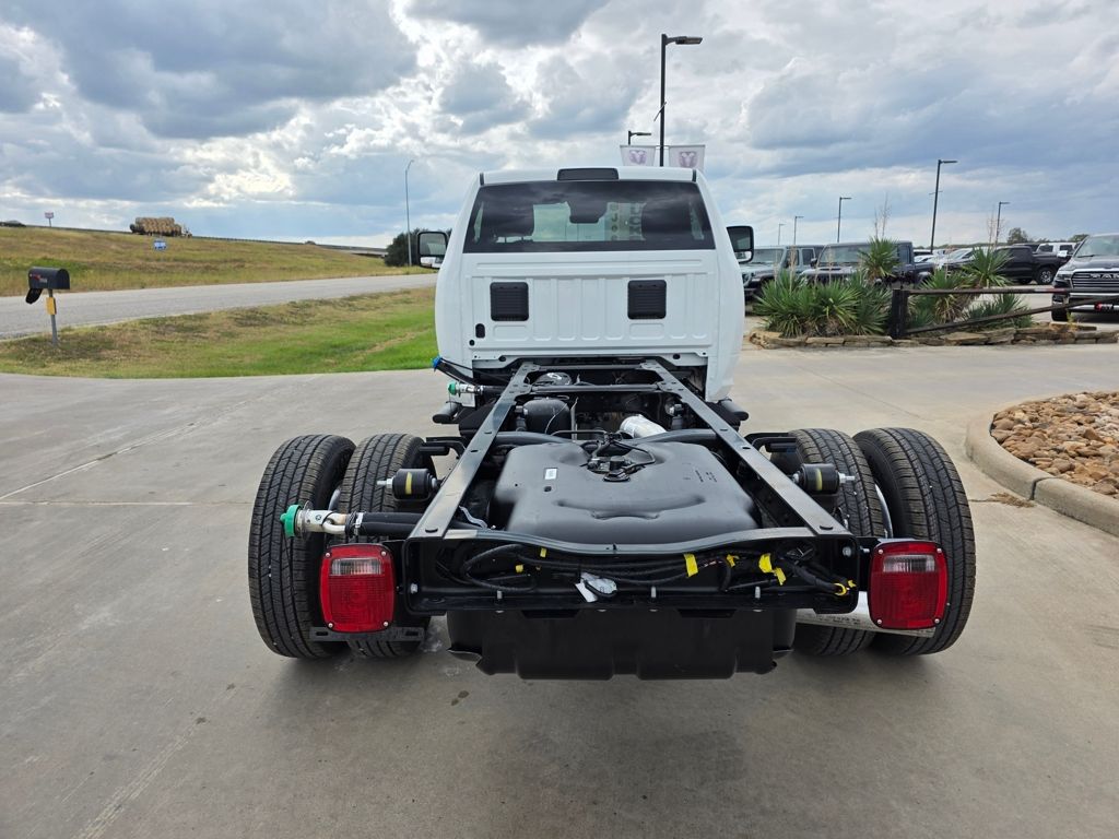 2026 RAM 3500 Chassis Big Horn - Photo 6