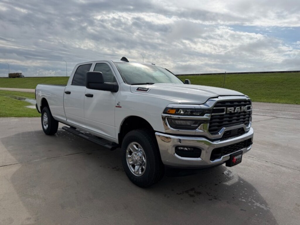 New 2026 Ram 3500 TRADESMAN CREW CAB 4X4 8' BOX Pickup