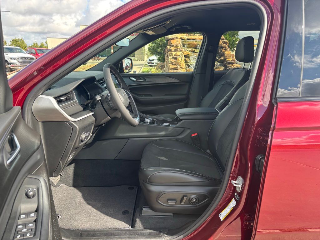 2025 Jeep Grand Cherokee Altitude - Photo 10