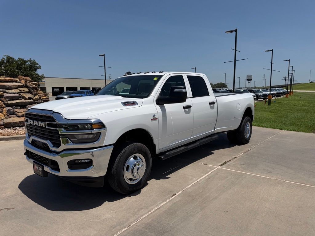 New 2026 Ram 3500 TRADESMAN CREW CAB 4X4 8' BOX Pickup