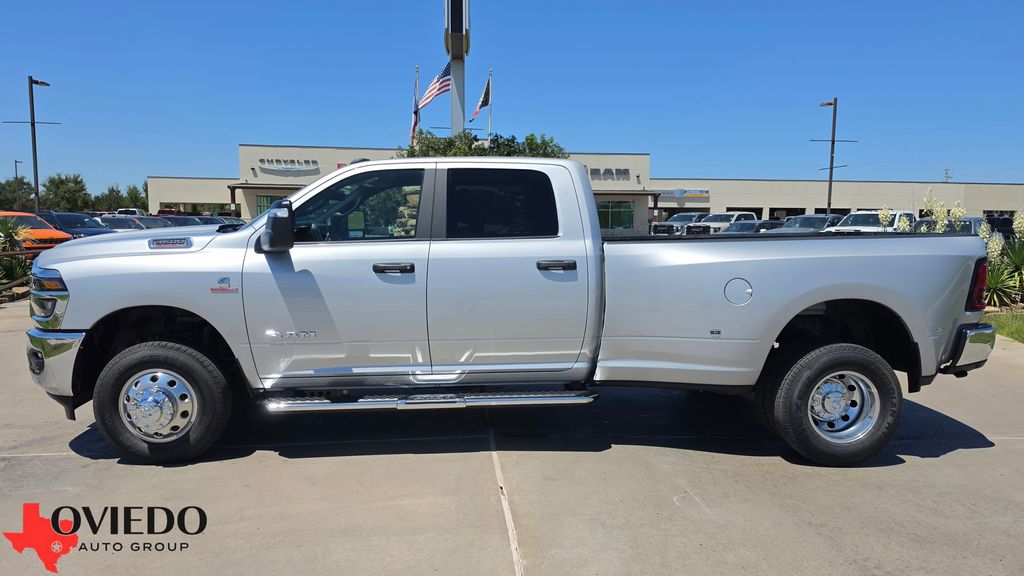 New 2026 Ram 3500 LONE STAR CREW CAB 4X4 8' BOX
