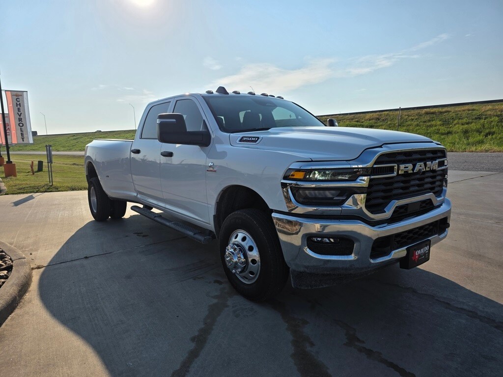 2026 Ram 3500 Tradesman photo 4