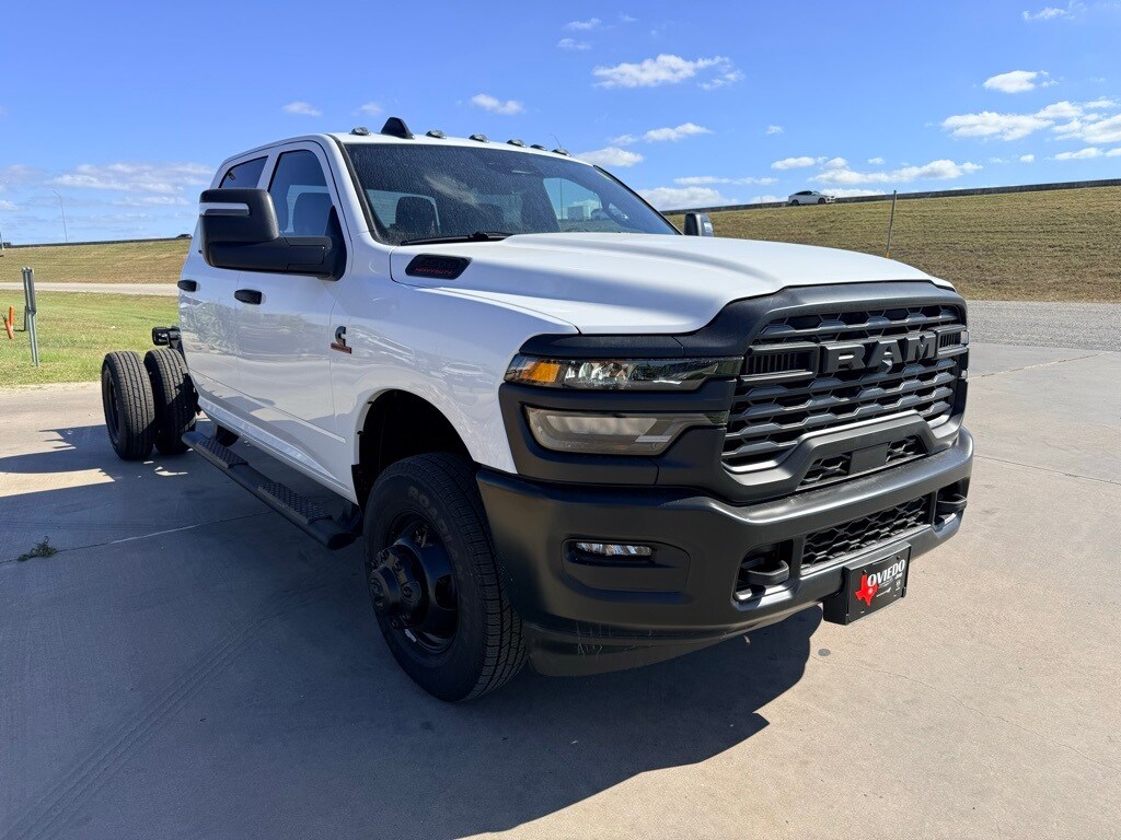 New 2026 Ram 3500 Chassis Cab 3500 TRADESMAN CREW CAB CHASSIS 4X4 60' CA Pickup