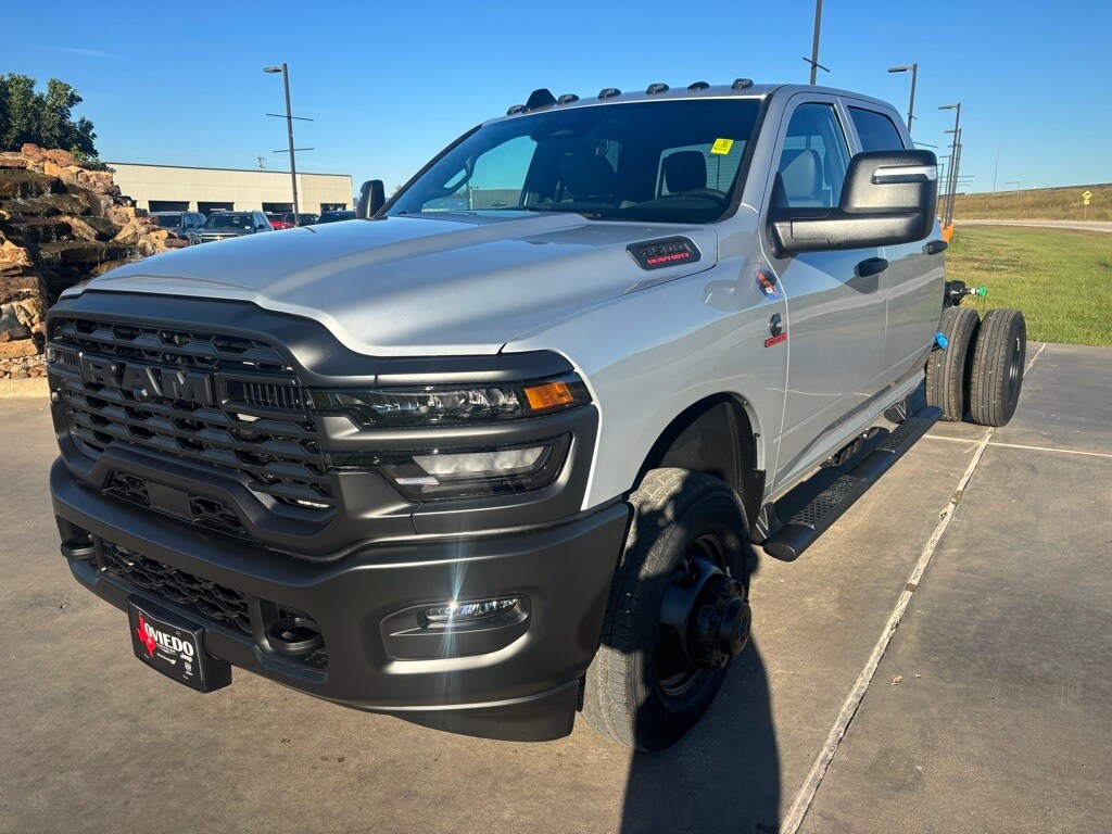2026 Ram 3500 Tradesman photo 2