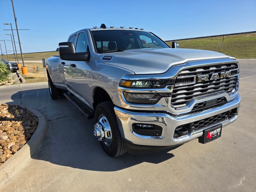 New 2026 Ram 3500 TRADESMAN CREW CAB 4X4 8' BOX Pickup