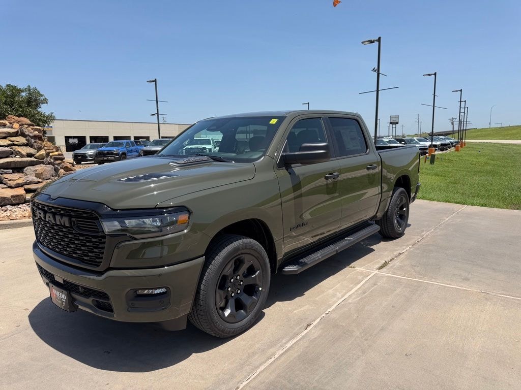 New 2026 Ram 1500 EXPRESS CREW CAB 4X4 5'7 BOX Pickup