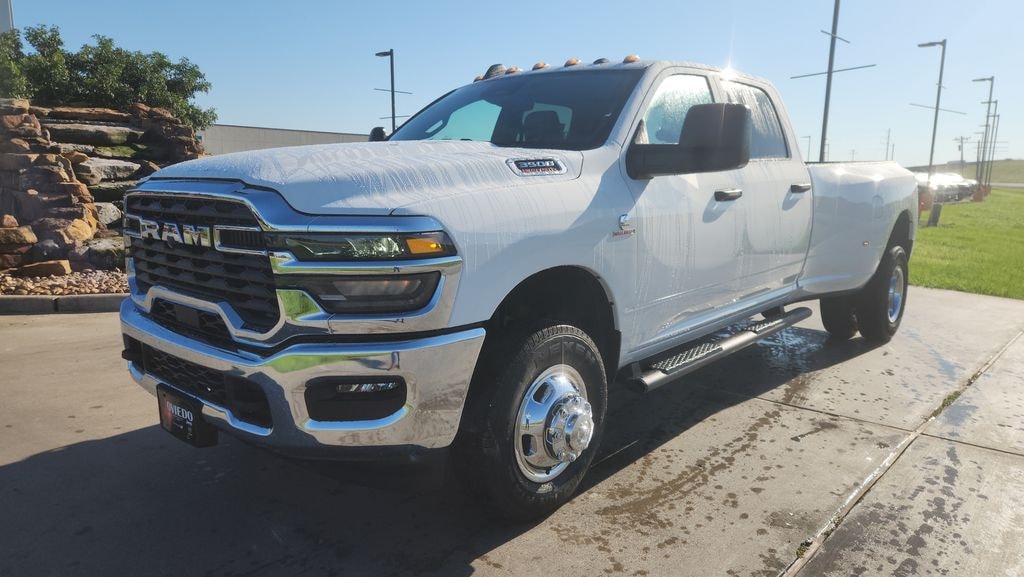 New 2026 Ram 3500 TRADESMAN CREW CAB 4X4 8' BOX Pickup