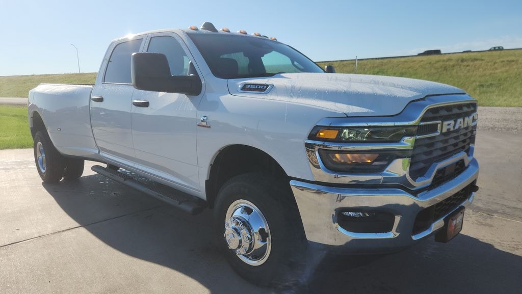 New 2026 Ram 3500 TRADESMAN CREW CAB 4X4 8' BOX Pickup