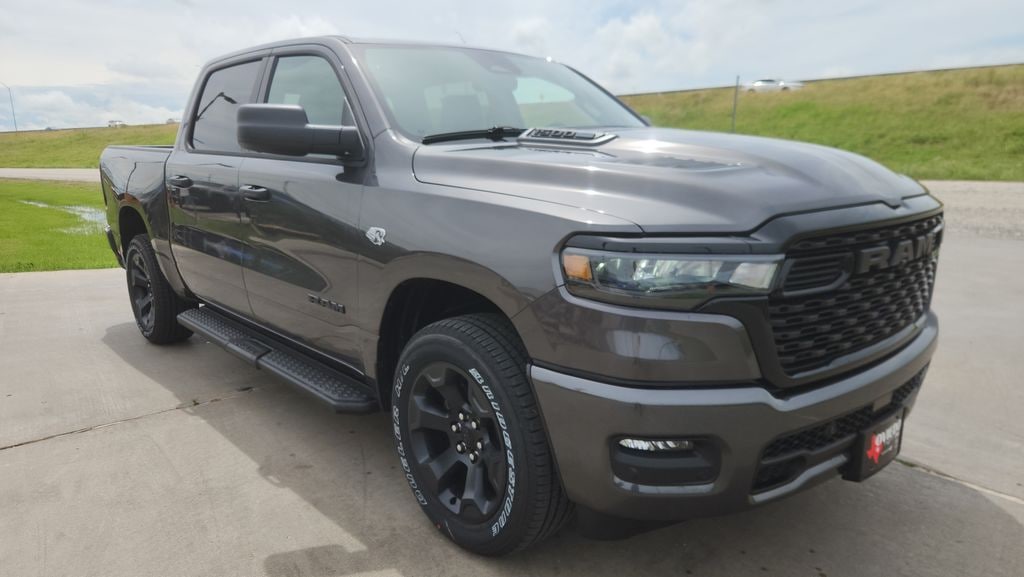 New 2026 Ram 1500 EXPRESS CREW CAB 4X4 5'7 BOX Pickup