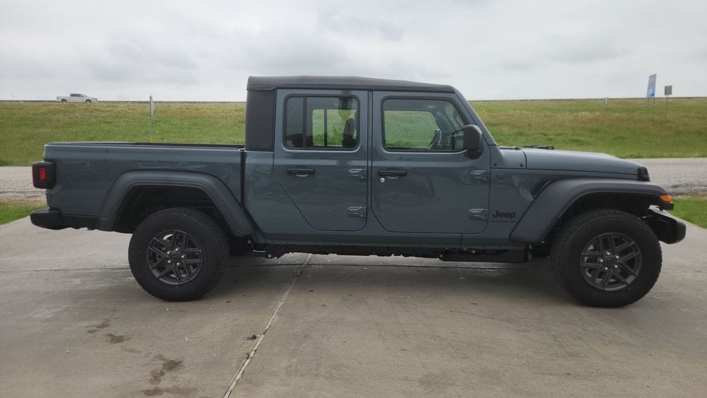 New 2026 Jeep Gladiator SPORT 4X4 Pickup