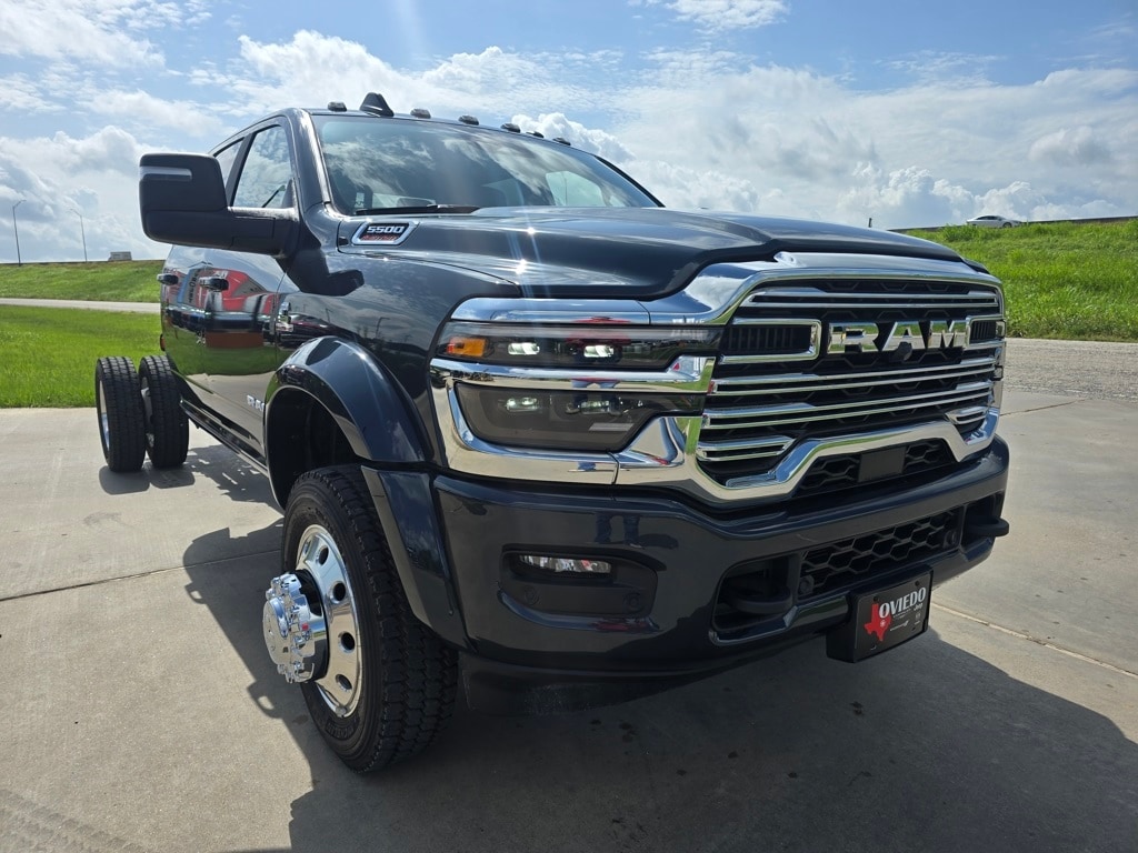 New 2025 Ram 5500 Chassis Cab 5500 BIG HORN CHASSIS CREW CAB 4X4 60' CA Pickup