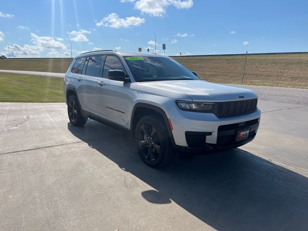 2023 Jeep Grand Cherokee Altitude photo 4