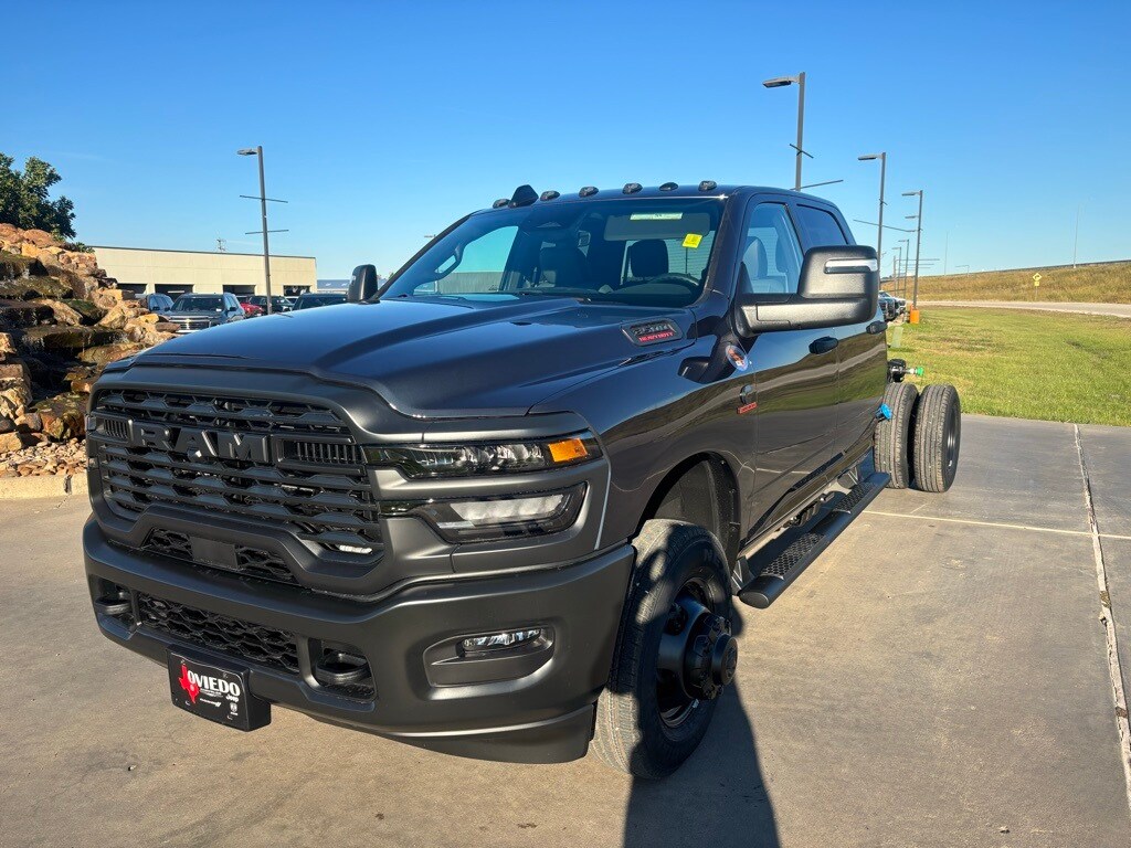 2026 Ram 3500 Tradesman photo 2