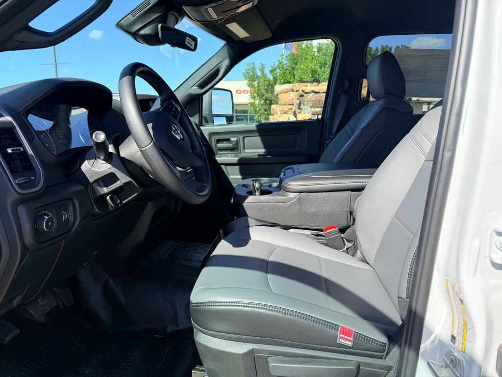 2026 RAM 3500 Chassis Tradesman - Photo 9
