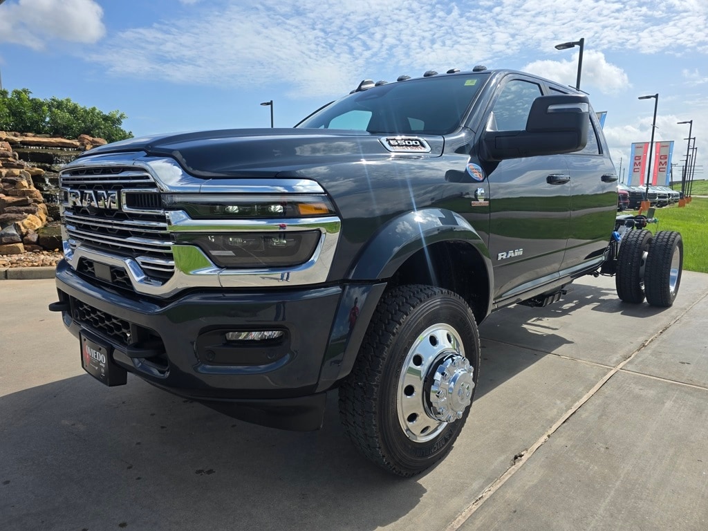 New 2025 Ram 5500 Chassis Cab 5500 BIG HORN CHASSIS CREW CAB 4X4 60' CA Pickup
