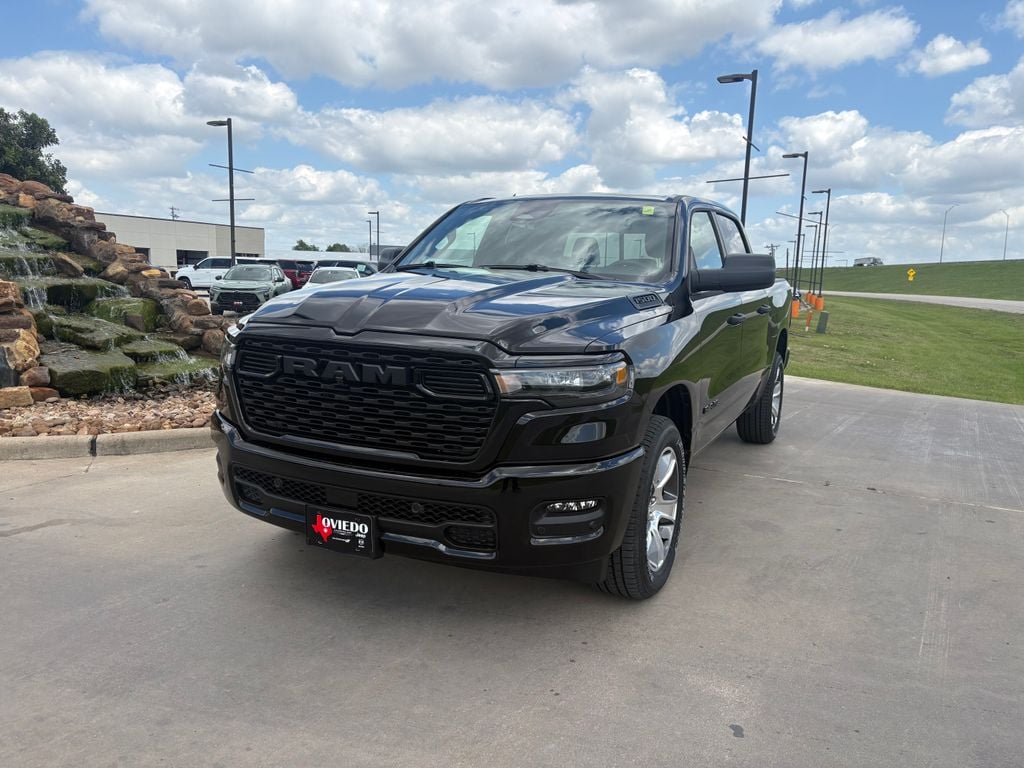 New 2026 Ram 1500 EXPRESS CREW CAB 4X2 5'7 BOX Pickup