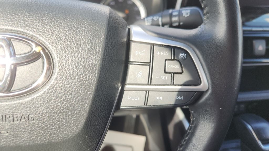 2023 Toyota Highlander LE - Photo 14