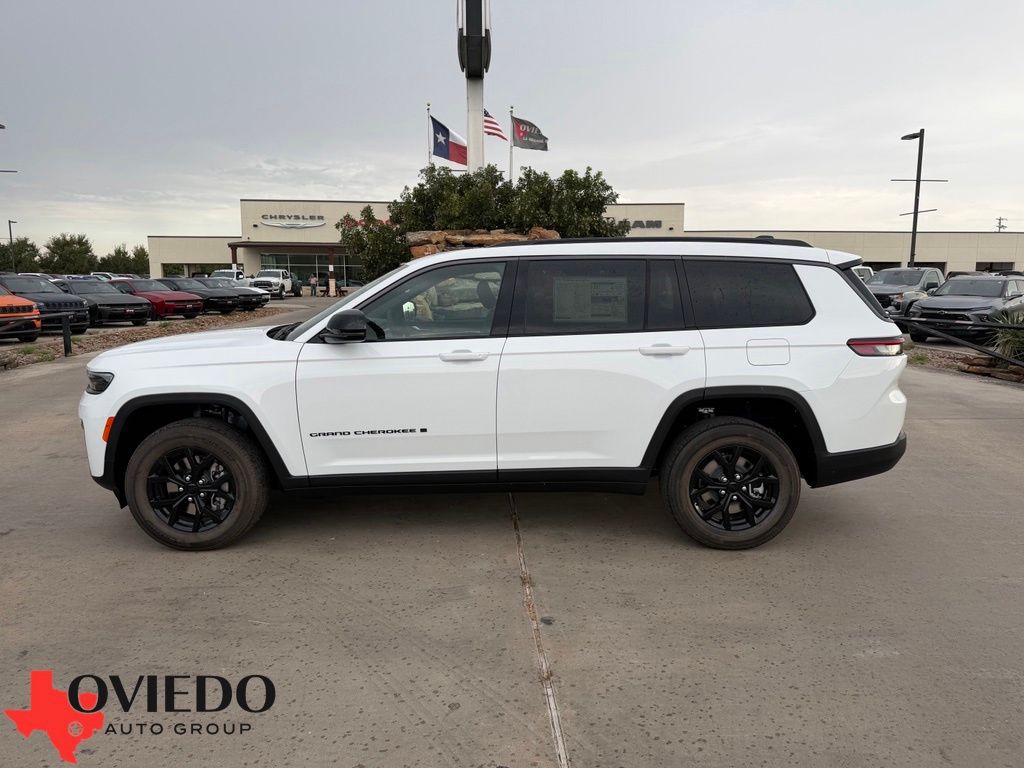 New 2026 Jeep Grand Cherokee L LAREDO ALTITUDE 4X2
