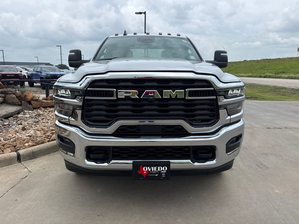 New 2026 Ram 3500 Chassis Cab TRADESMAN CREW 4X4 60' CA Pickup