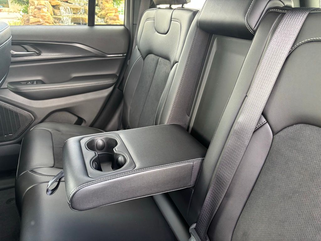 2025 Jeep Grand Cherokee Altitude - Photo 19