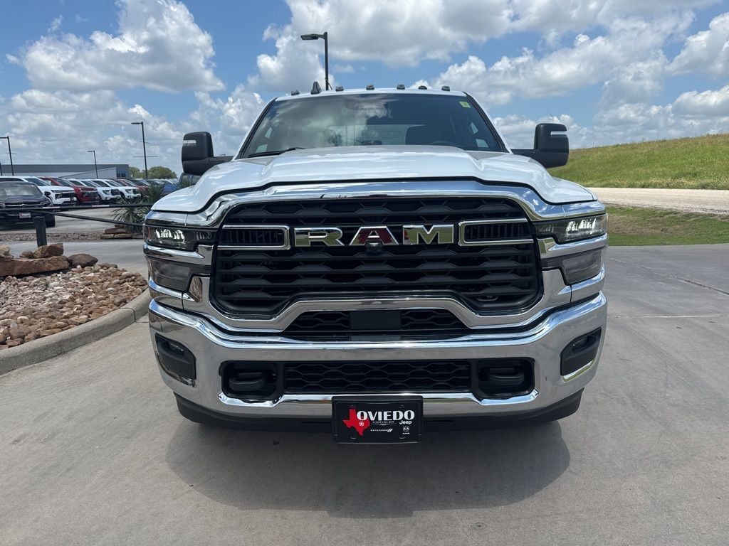 New 2026 Ram 3500 TRADESMAN CREW CAB CHASSIS 4X4 60' CA Pickup