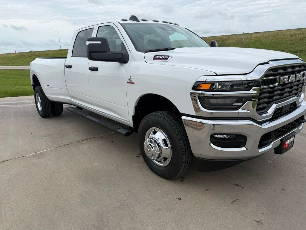New 2026 Ram 3500 TRADESMAN CREW CAB 4X4 8' BOX Pickup
