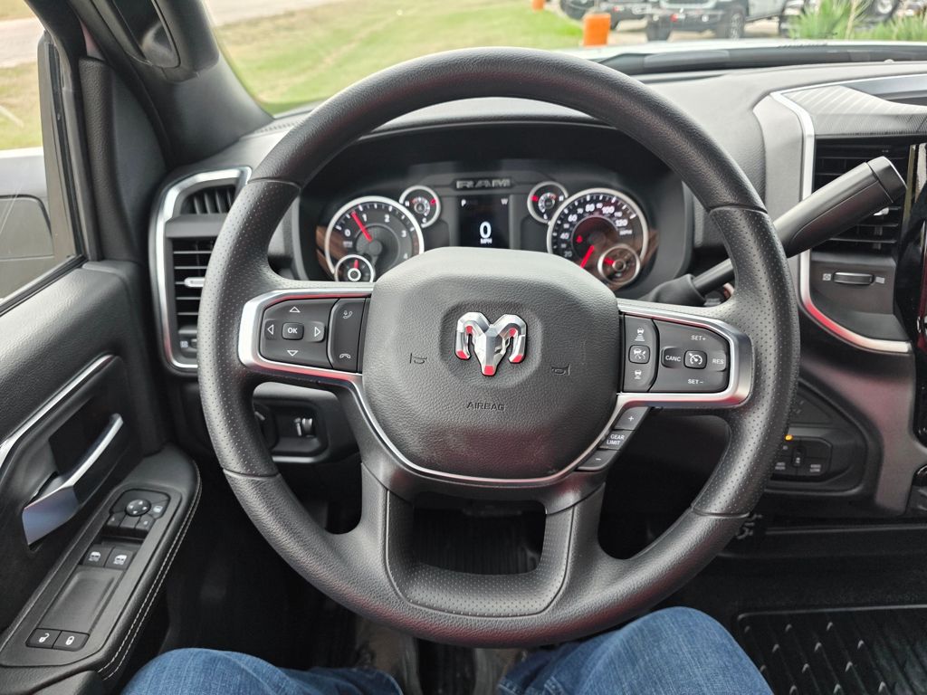 2026 RAM 3500 Chassis Big Horn - Photo 9