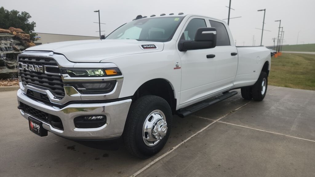 New 2026 Ram 3500 TRADESMAN CREW CAB 4X4 8' BOX Pickup