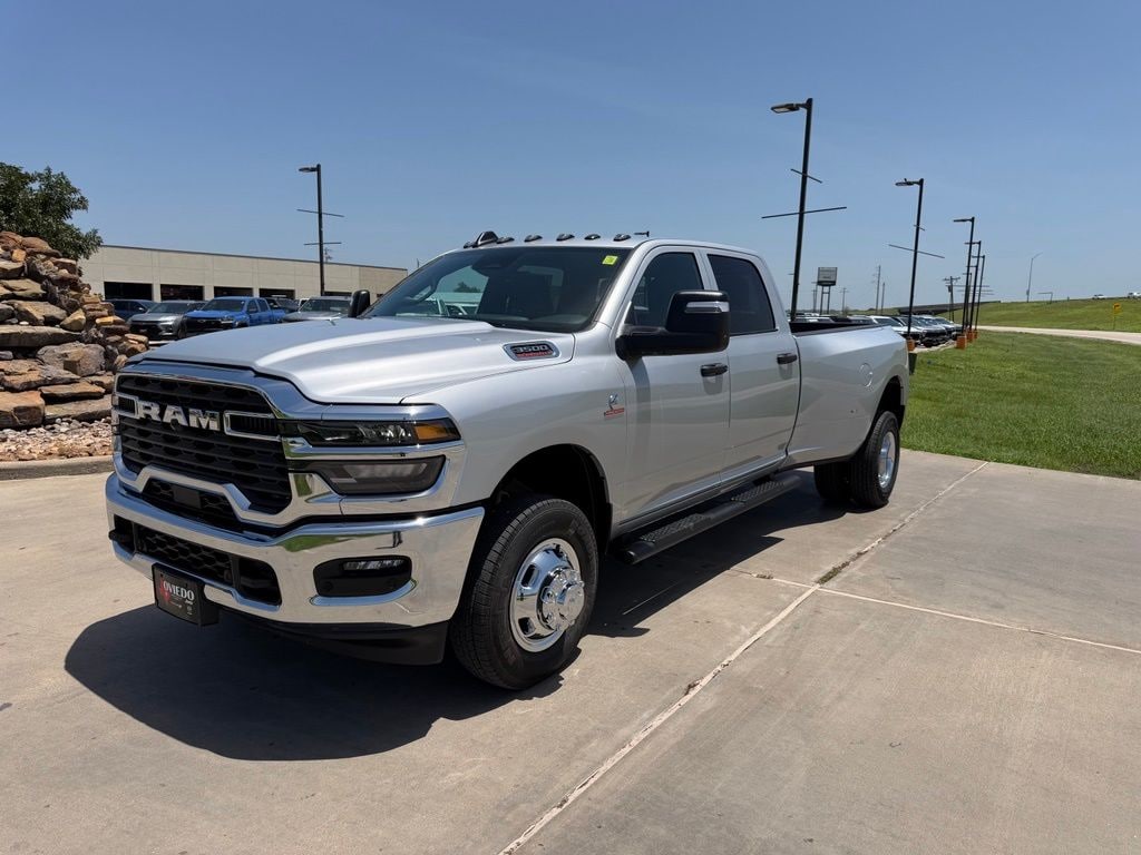 New 2026 Ram 3500 TRADESMAN CREW CAB 4X4 8' BOX Pickup