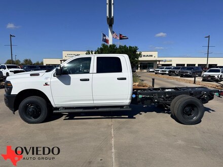 2026 Ram 3500 TRADESMAN CREW CAB CHASSIS 4X4 60' CA Pickup