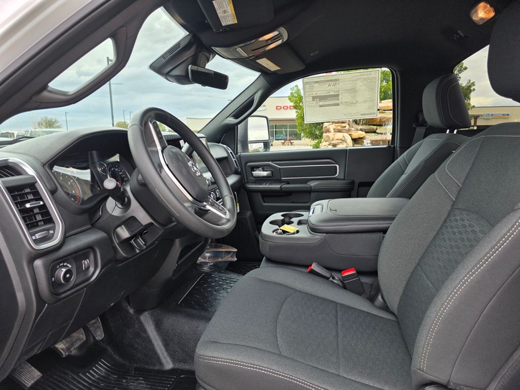 2026 RAM 3500 Chassis Big Horn - Photo 8