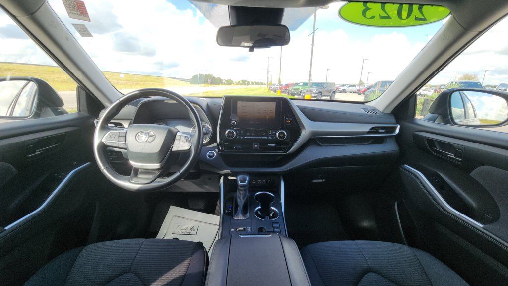 2023 Toyota Highlander LE - Photo 11