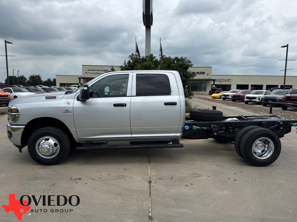 New 2026 Ram 3500 TRADESMAN CREW CAB CHASSIS 4X4 60' CA