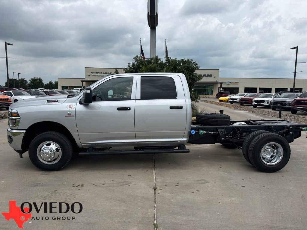 New 2026 Ram 3500 Chassis Cab TRADESMAN CREW 4X4 60' CA Pickup