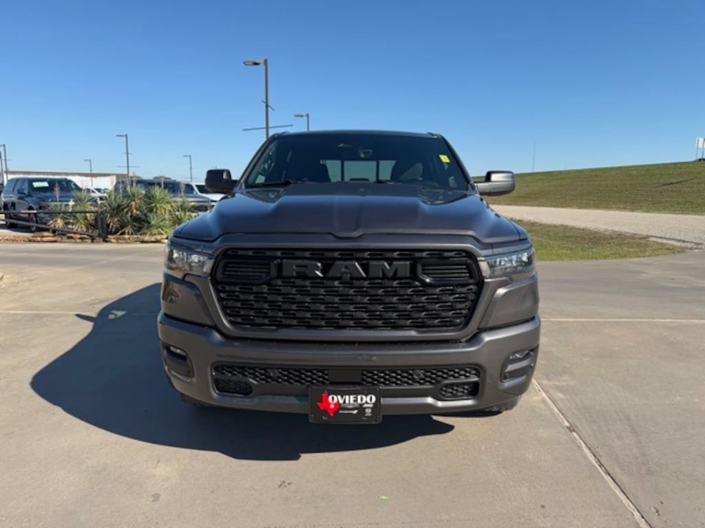 New 2026 Ram 1500 EXPRESS CREW CAB 4X2 5'7 BOX Pickup