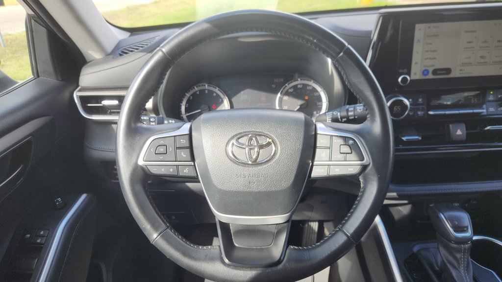 2023 Toyota Highlander LE - Photo 12