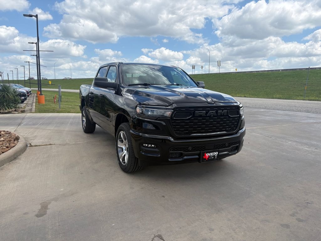 New 2026 Ram 1500 EXPRESS CREW CAB 4X2 5'7 BOX Pickup