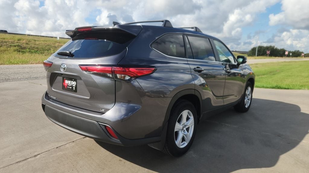 2023 Toyota Highlander LE - Photo 6