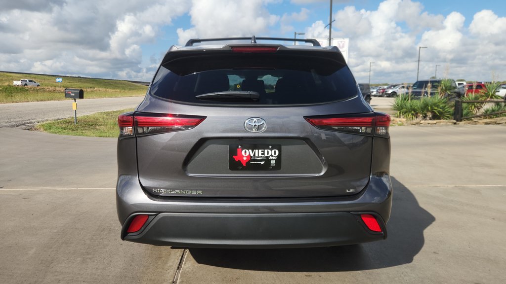 2023 Toyota Highlander LE - Photo 7
