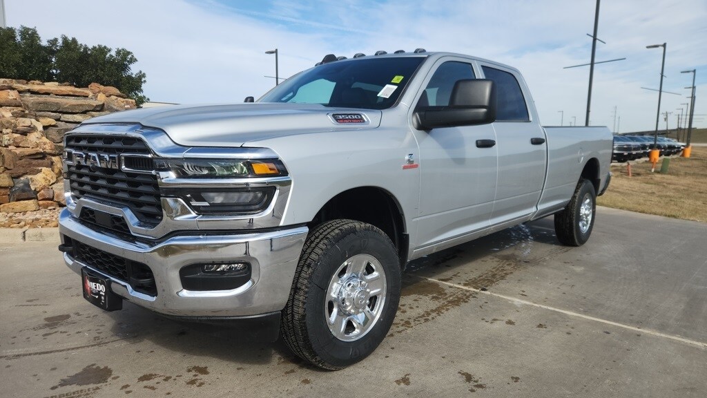 New 2026 Ram 3500 TRADESMAN CREW CAB 4X4 8' BOX Pickup