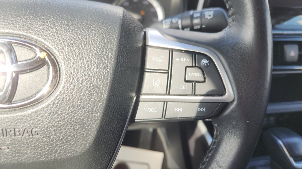 2023 Toyota Highlander LE - Photo 14