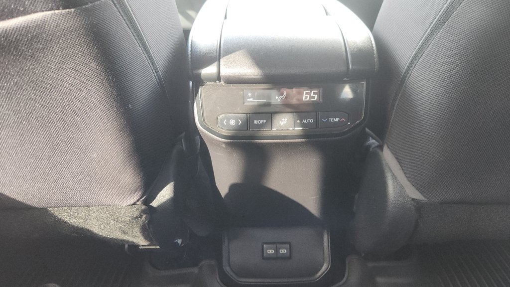 2023 Toyota Highlander LE - Photo 21