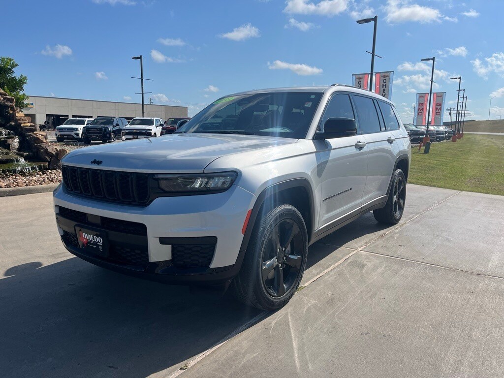 2023 Jeep Grand Cherokee Altitude photo 2
