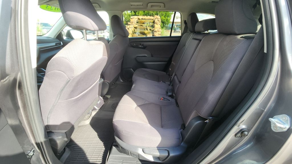 2023 Toyota Highlander LE - Photo 20