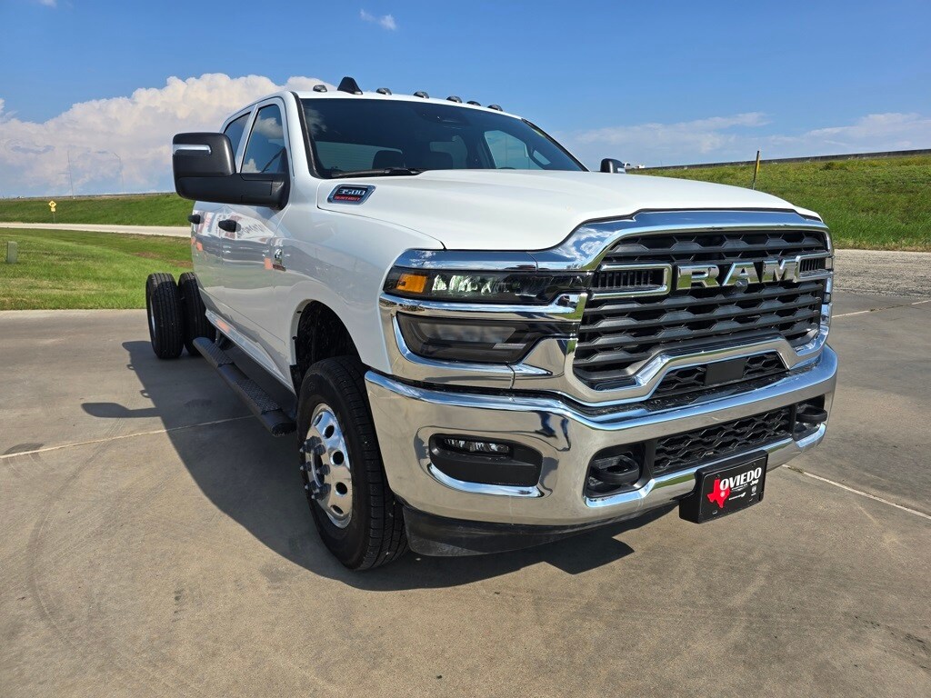 2026 Ram 3500 Tradesman photo 3