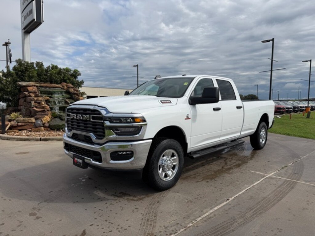 New 2026 Ram 3500 TRADESMAN CREW CAB 4X4 8' BOX Pickup