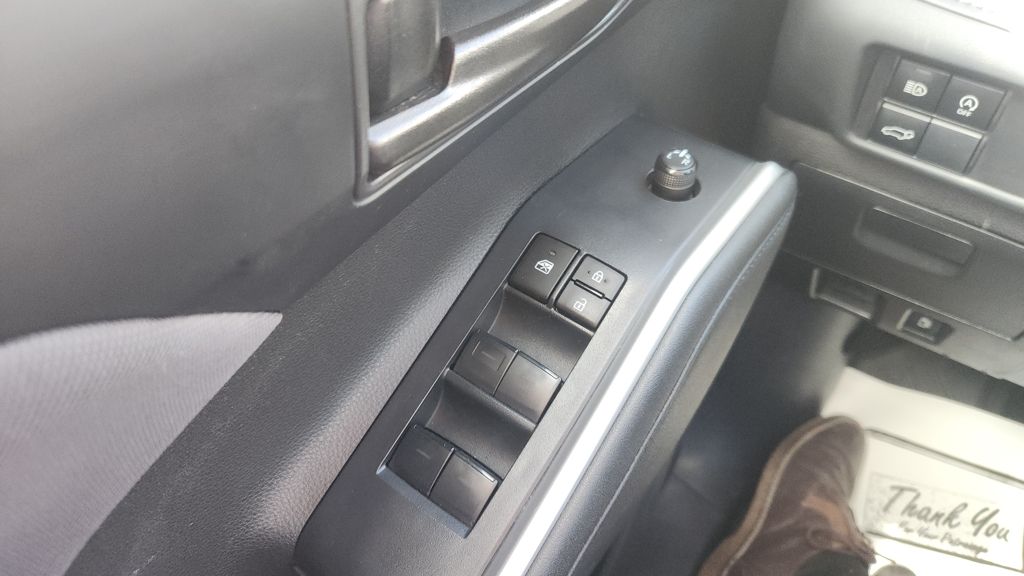 2023 Toyota Highlander LE - Photo 19