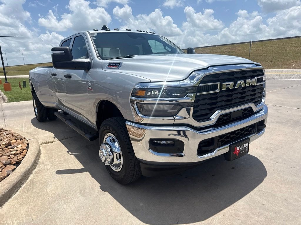 New 2026 Ram 3500 TRADESMAN CREW CAB 4X4 8' BOX Pickup