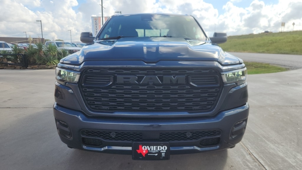 New 2026 Ram 1500 EXPRESS CREW CAB 4X2 5'7 BOX Pickup